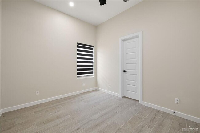 Building Photo - 13 Puffin Ave