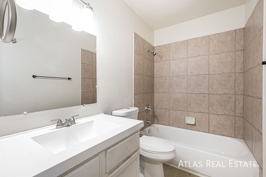 Building Photo - 1679 Ensenada Way