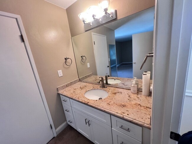 Building Photo - BRIGHT & SPACIOUS 3BD/2BA TOWNHOME IN PLEASANTON CA!!!