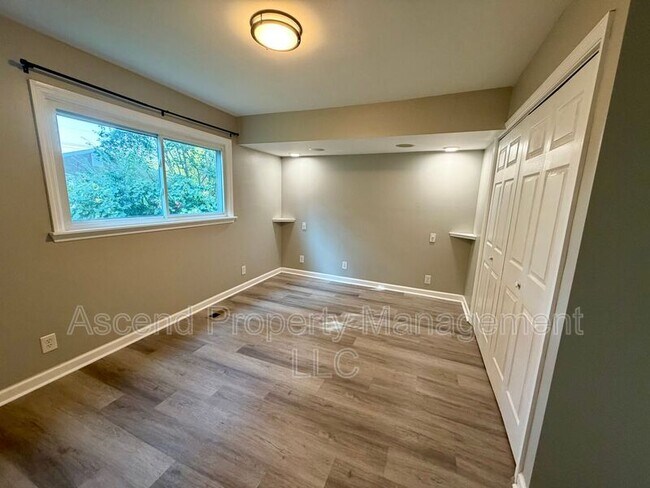 Building Photo - 7707 Canyon Dr