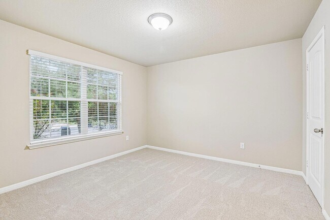 Building Photo - 10604 Menominee Falls Ln