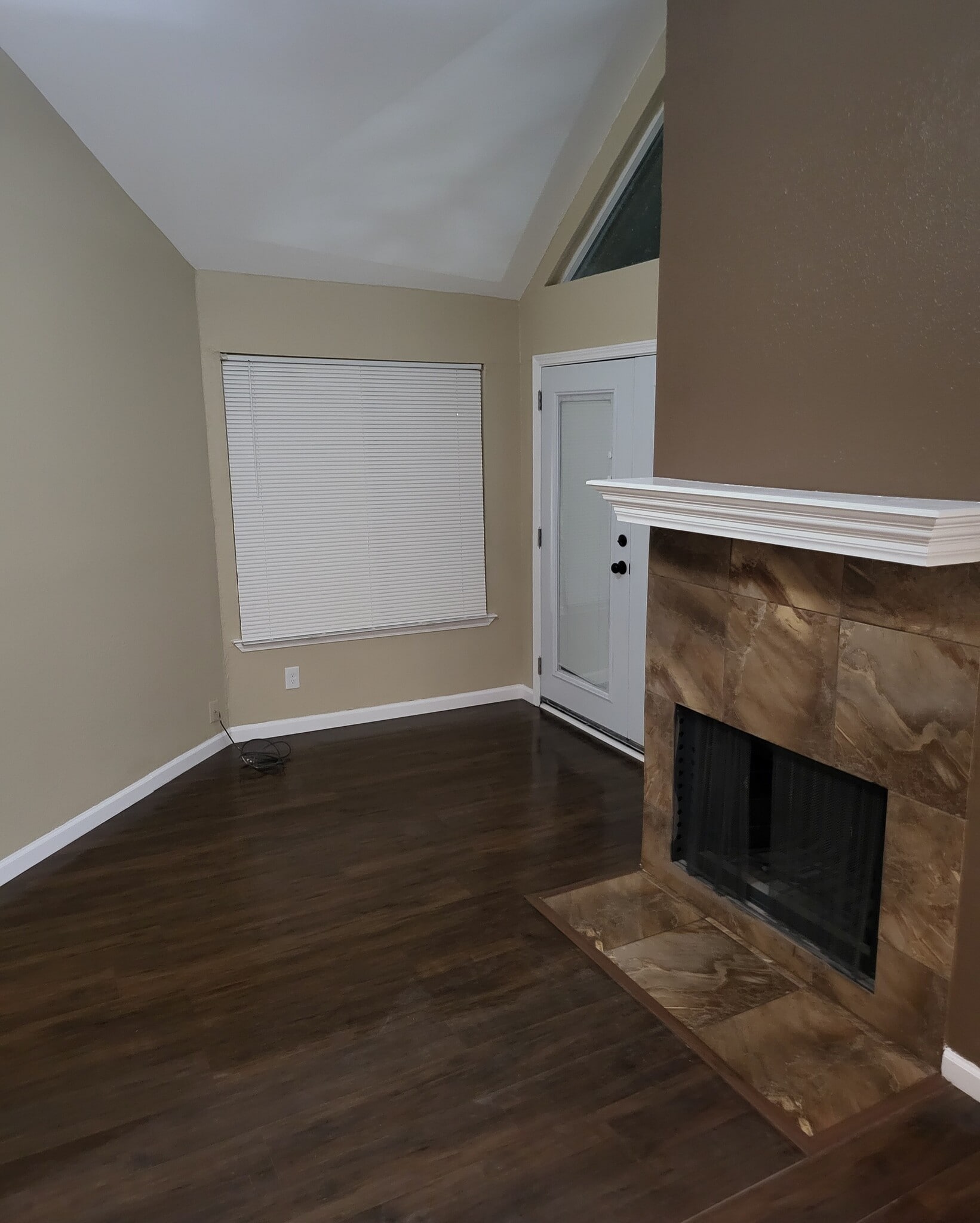 Building Photo - 2304 Balsam Dr