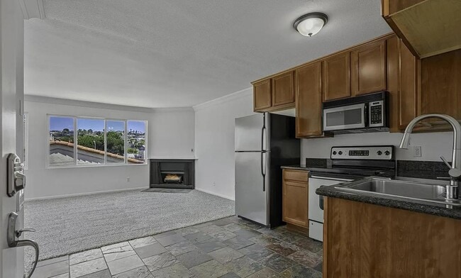 Building Photo - 860 Turquoise St
