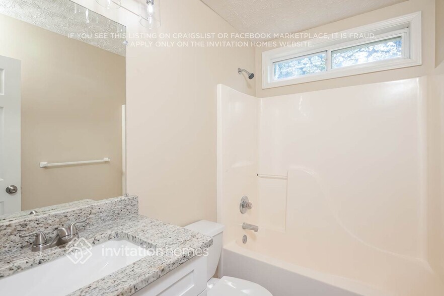 Building Photo - 2990 Lenora Springs Dr