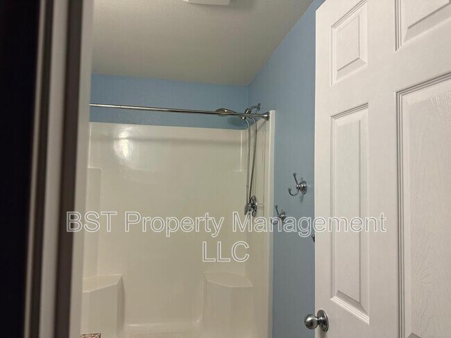 Building Photo - 6913 Owl Dr SE