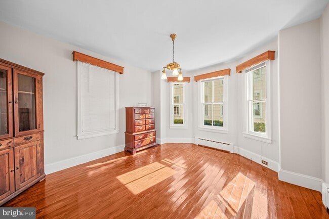 Building Photo - 817 Locust St