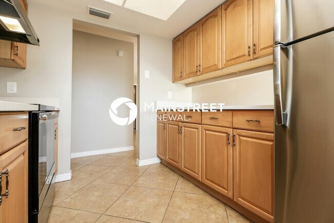 Building Photo - 4 Bedroom Pet-Friendly Home in Seminole, FL with Main Street Renewal
