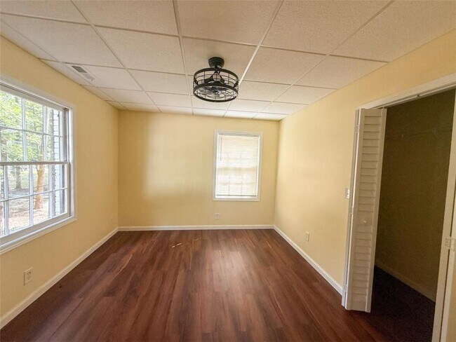 Building Photo - 3311 Spain Rd