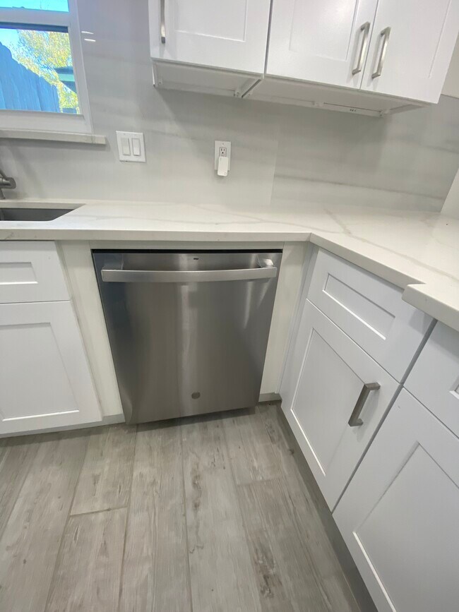 Building Photo - 4831 Wickview Ln