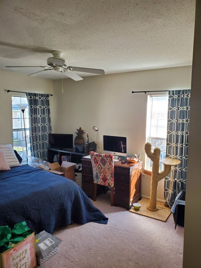 Building Photo - 2 bed / 2.5 bath condo near the oceanfront