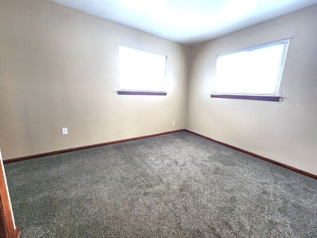 Building Photo - 11059 W Hampton Ave