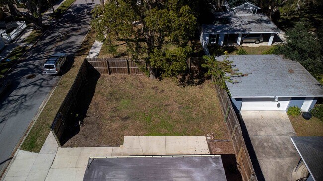 Building Photo - 64 Fullerwood Dr