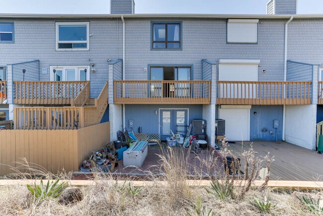 Building Photo - Perfect Beach Condo!