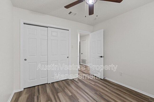 Building Photo - 11411 Walnut Ridge Dr
