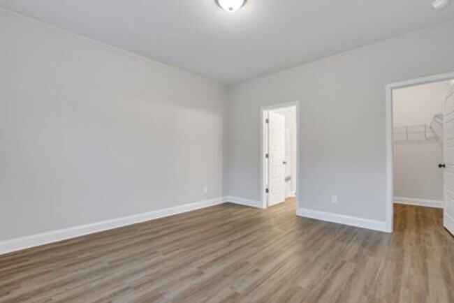 Building Photo - 120 B Smithfield Dr