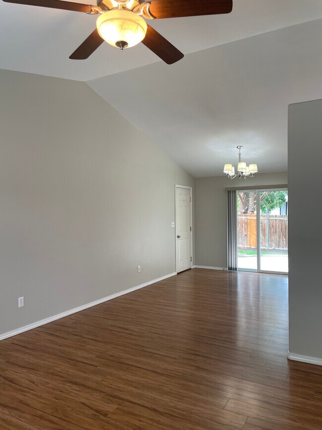 Building Photo - 4884 Thrush Ln