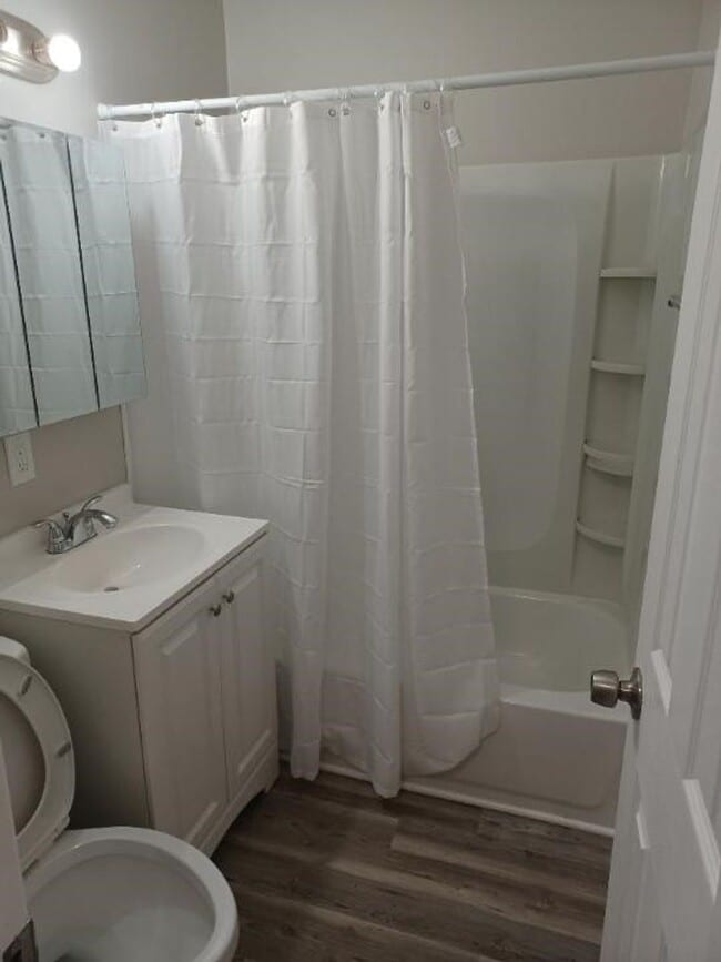 Building Photo - 3 Bedroom home in quiet southwest neighbor...