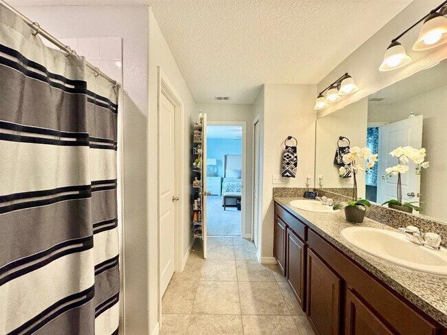 Building Photo - 10509 Carloway Hills Dr