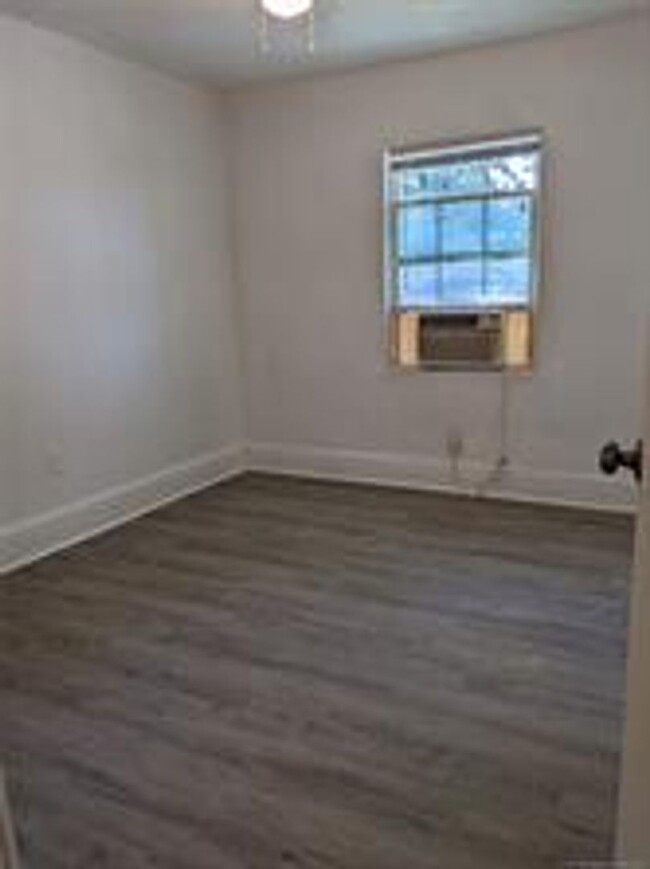 Building Photo - Come check out this cozy duplex right off ...