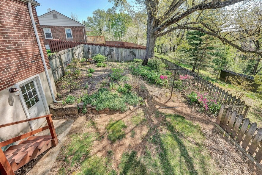 Building Photo - 2779 Derwent Dr SW