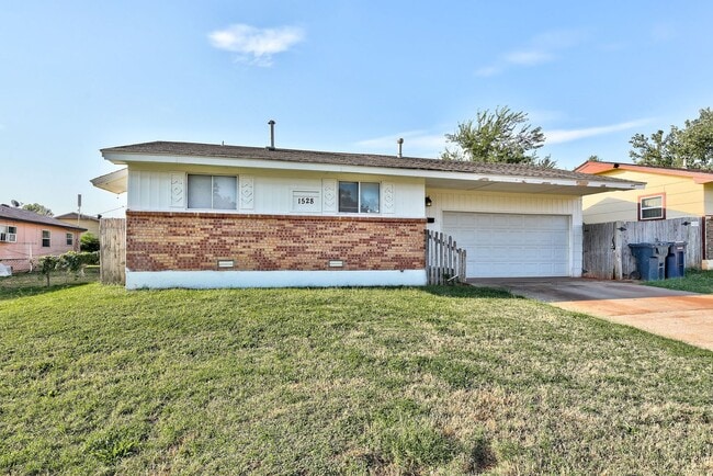 Building Photo - 1528 SE 49th Terrace