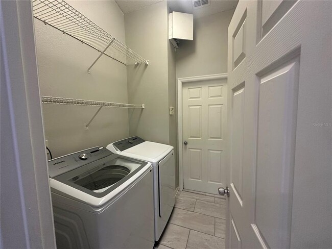 Building Photo - 929 Rosinia Ct