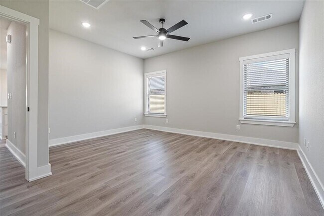 Building Photo - 7002 SW Basswood Ave