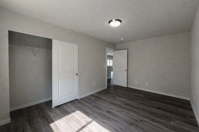 Building Photo - Spacious 4-Bedroom Home with Balcony and Fenced Yard in Marysville
