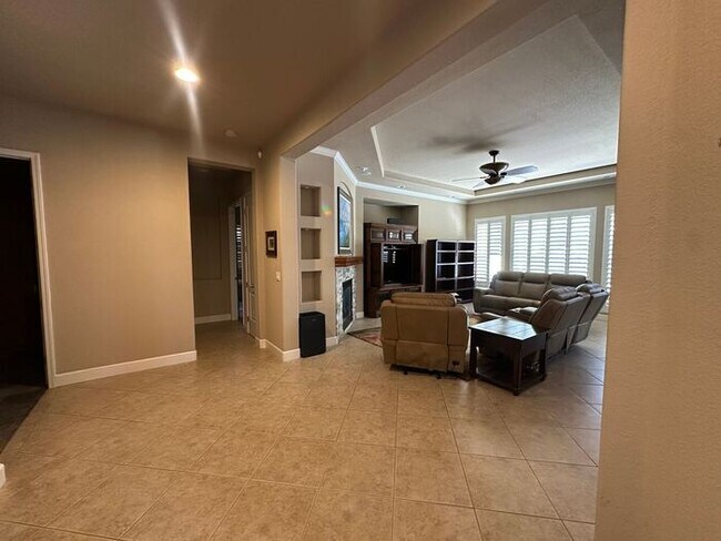 Building Photo - MOVE-IN SPECIAL! GET TWO WEEKS FREE WHEN YOU MOVE IN BEFORE THE END OF DECEMBER!