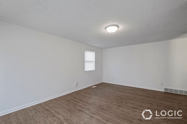 Building Photo - 615 15th St