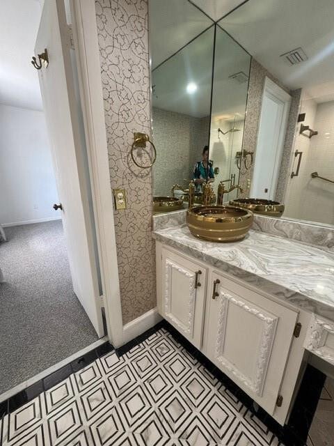 Building Photo - 8045 Eastlake Dr