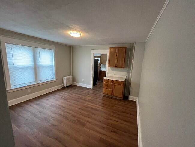 Building Photo - 1457 Hamilton Ave