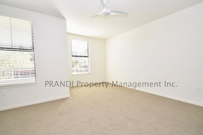 Building Photo - 107 G St