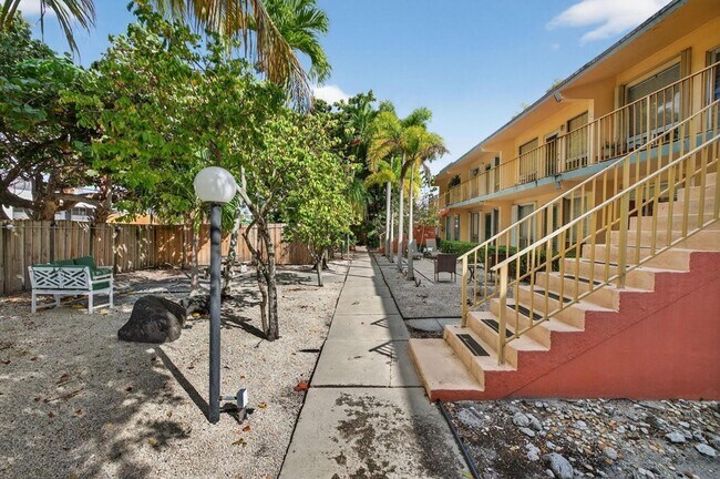 Building Photo - 2624 NE 30th Pl