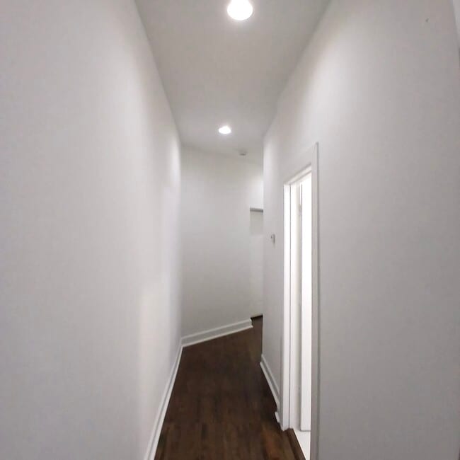 Building Photo - 4058 W Hirsch St