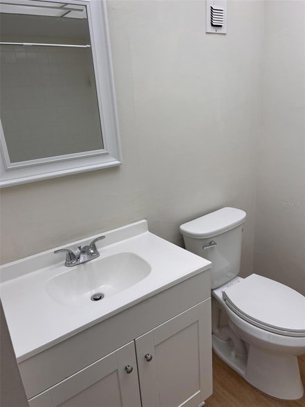 Building Photo - 1120 N Shore Dr NE