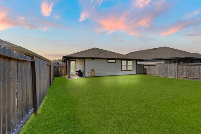 Building Photo - 6919 Fleetwood Crescent Wy