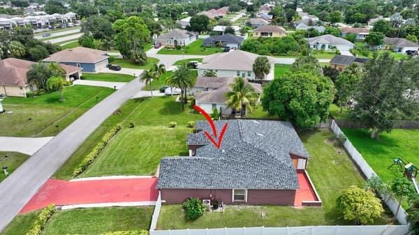 Building Photo - 1530 SW Escobar Ln