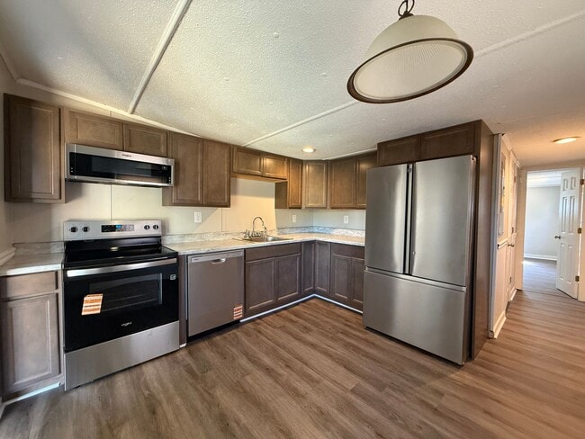 Building Photo - Beautiful 4 Bedroom 2 bathroom home for lease