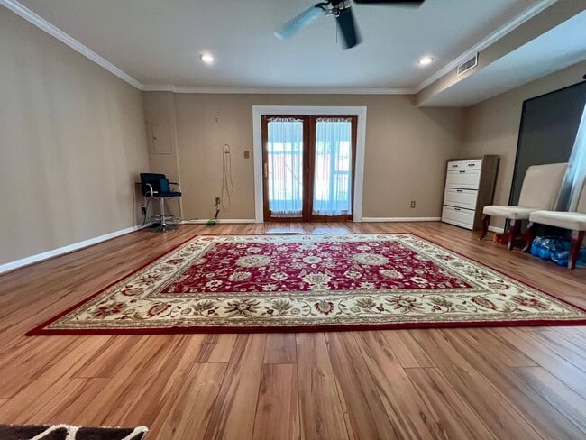 Building Photo - Gorgeous 4-Bedroom Townhome with One-Car Garage! Available NOW!