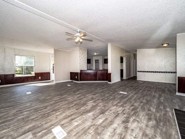 Building Photo - Explore our recently upgraded 3 bedroom 2 bath home