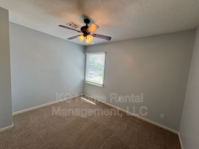 Building Photo - 1384 N Ridge Pkwy