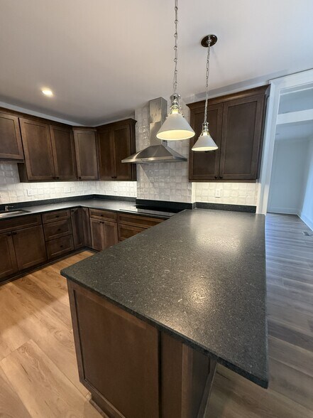 Building Photo - 678 Mohawk St