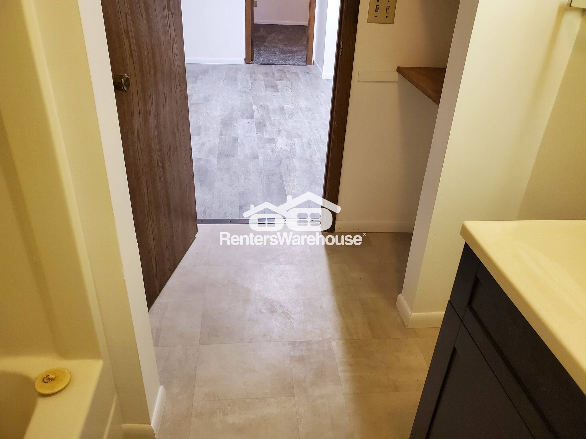 Building Photo - 109 4th Ave SE