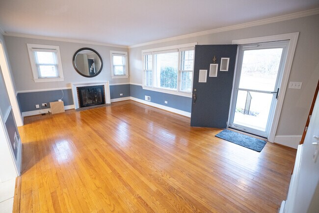 Living room - 1210 Mowbray Pl