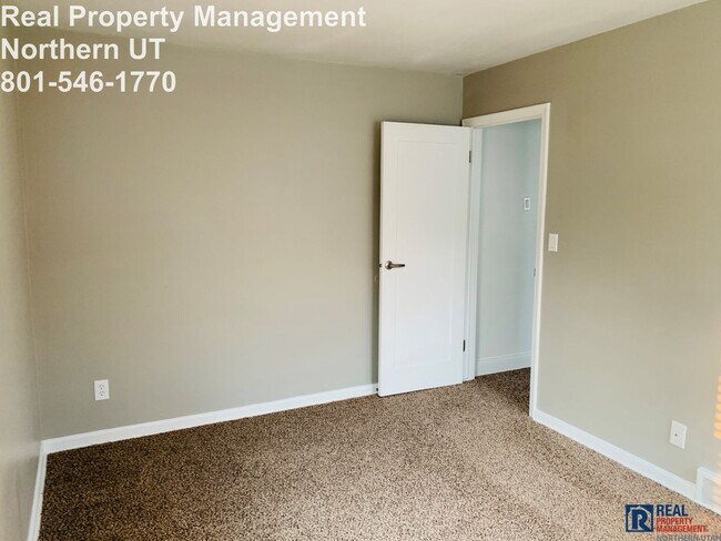 Building Photo - 4 Bedroom 2 Bath Ogden Home Available Now!