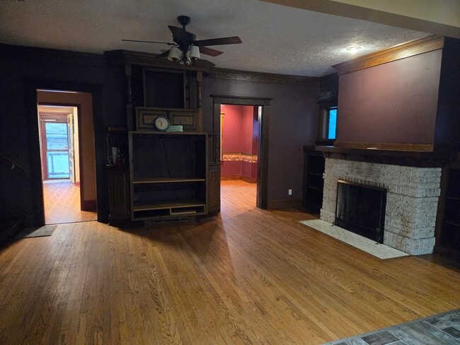 Building Photo - Beautiful 3-bedroom house available now