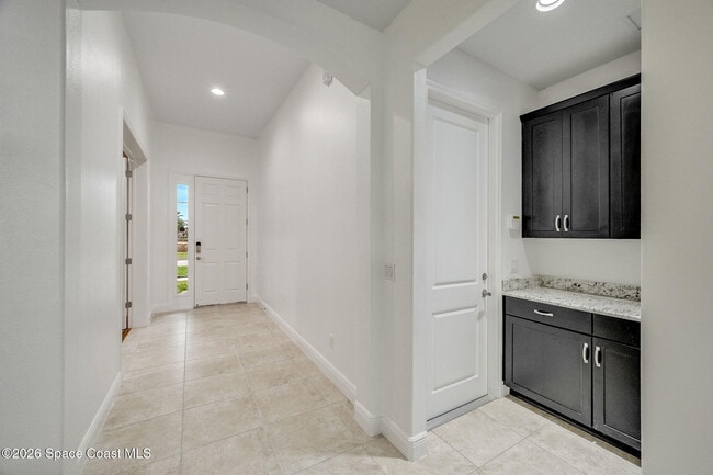 Building Photo - 7782 Paragrass Ave