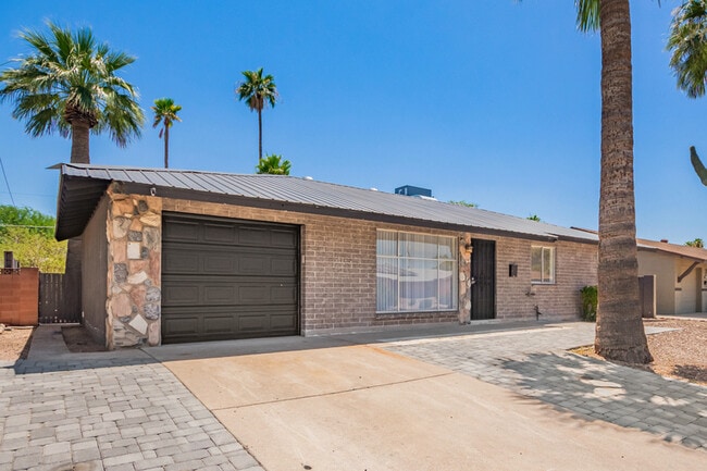 Building Photo - 7813 E Cypress St