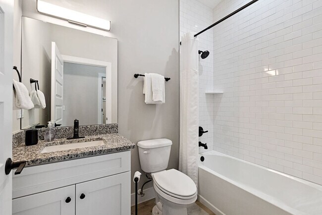 Building Photo - 1004 Josiah St